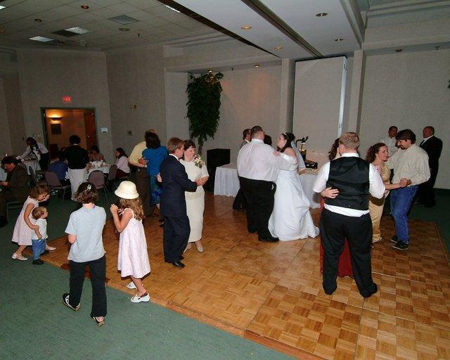 reception_dancing.jpg